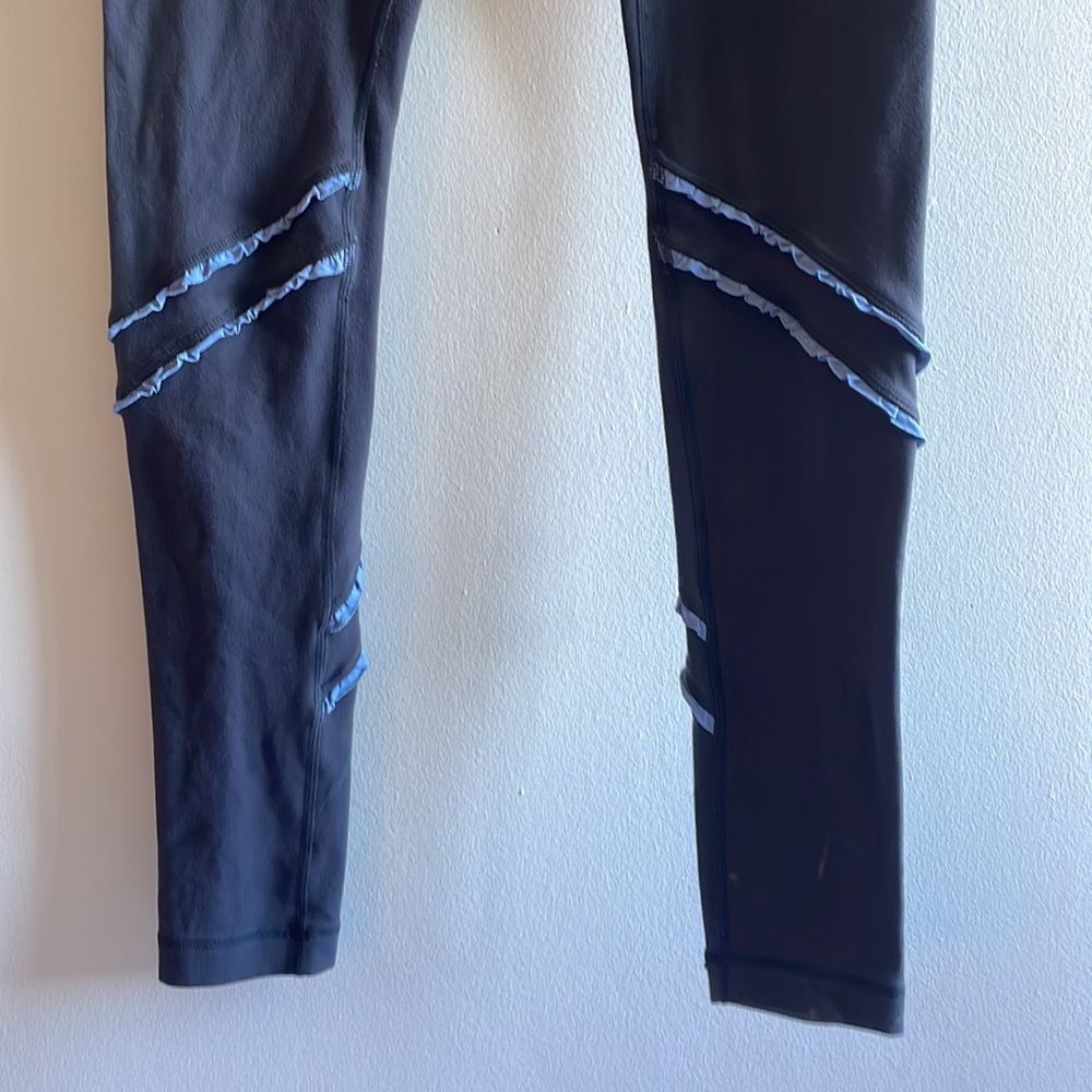 Blue Lululemon Leggings Size 8 . - Picture 5 of 16